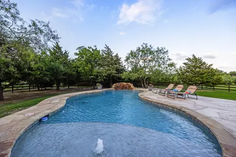 Exterior - 801 Eagle Pass, Royse City, TX 75189 photo 5 of 10