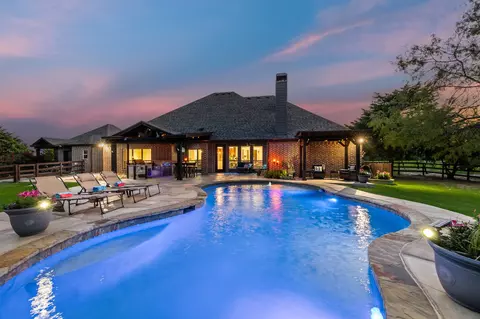 Exterior - 801 Eagle Pass, Royse City, TX 75189 photo 8 of 10