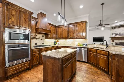 Kitchen - 801 Eagle Pass, Royse City, TX 75189 photo 1 of 5