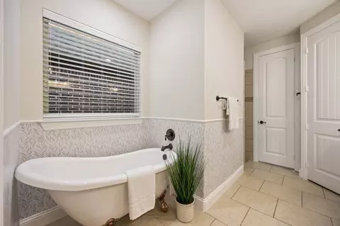 Bath - 801 Eagle Pass, Royse City, TX 75189 photo 2 of 5