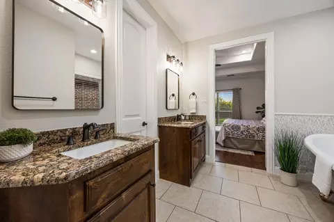 Bath - 801 Eagle Pass, Royse City, TX 75189 photo 1 of 5