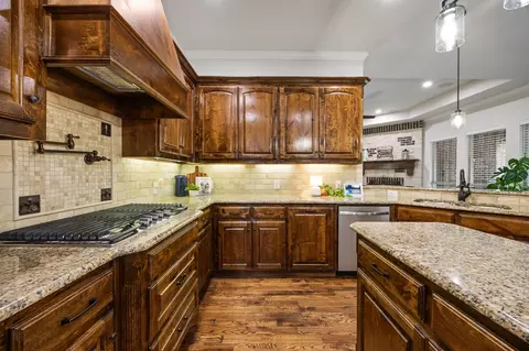 Kitchen - 801 Eagle Pass, Royse City, TX 75189 photo 2 of 5
