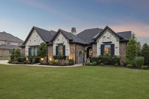105 Eagles Peak Ln, Double Oak, TX 75077