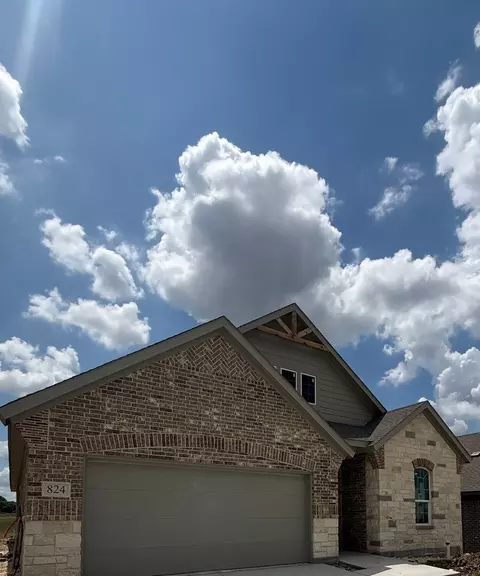 824 Elmstead Dr, Fort Worth, TX 76108