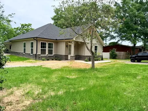 5350 First St, Chandler, TX 75758