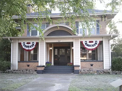 1007 N Center St, Bonham, TX 75418