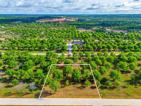 1624 Earhart Dr, Granbury, TX 76049