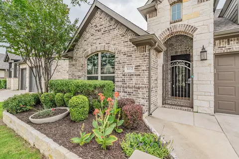 612 Rawlins Ln, Fort Worth, TX 76131