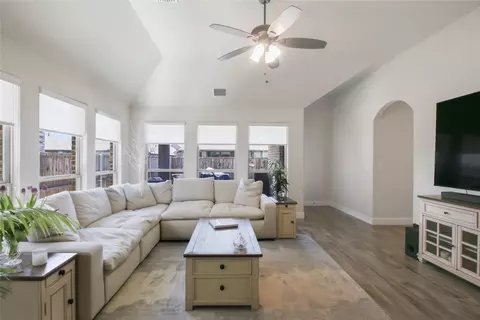 1316 Stoneleigh Pl, Aubrey, TX 76227
