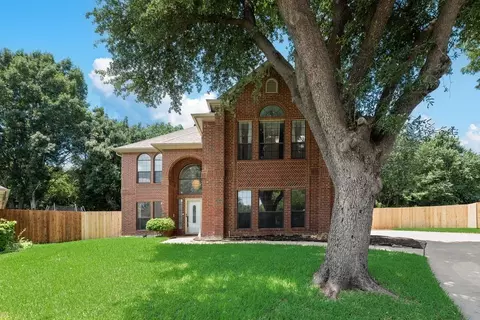 2422 Black Spruce Ct, Arlington, TX 76001