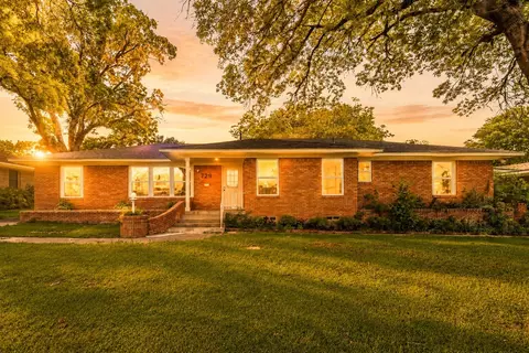 729 Town Creek Dr, Dallas, TX 75232