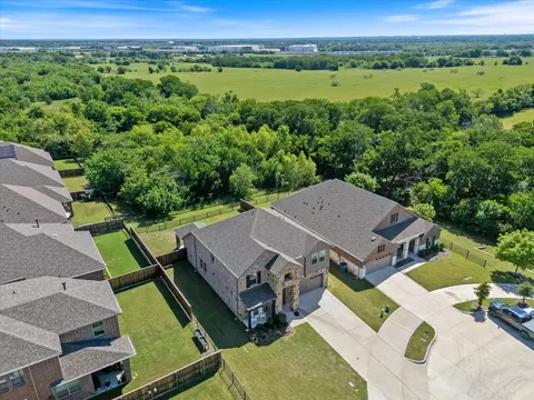 7504 Larson Ln, Rowlett, TX 75089