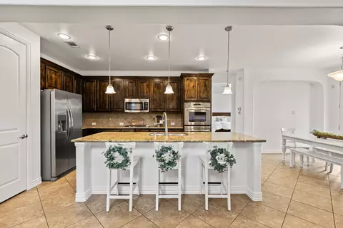 617 Wellington Dr, Roanoke, TX 76262