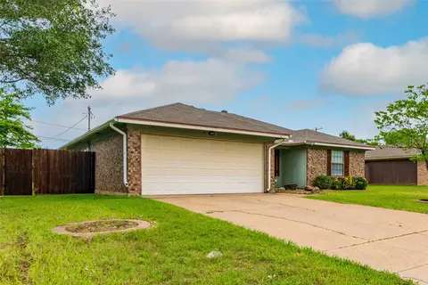937 Springhill Dr, Burleson, TX 76028