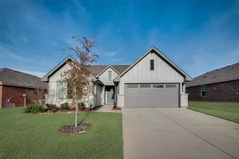 1508 Forest Park Dr, Alvarado, TX 76009