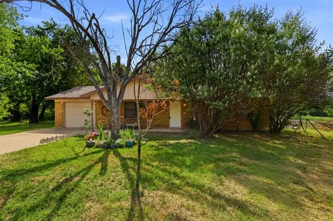 606 E Barton St, Granbury, TX 76048