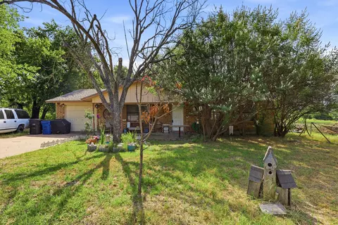 606 E Barton St, Granbury, TX 76048