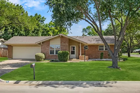 1300 Amherst Dr, Denton, TX 76201