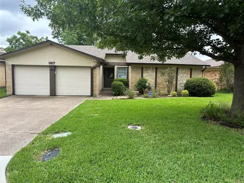 3817 Wedgworth Rd S, Fort Worth, TX 76133