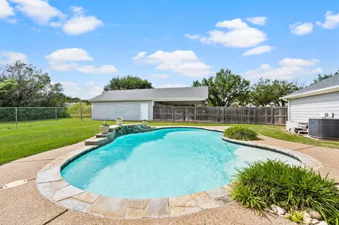 4000 Goliad Dr, Granbury, TX 76048