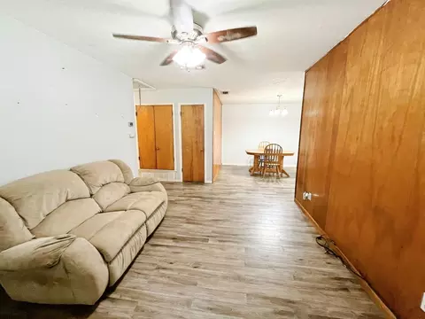 Living - 904 Miranda Dr, Mesquite, TX 75149 photo 2 of 4