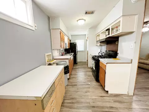 Kitchen - 904 Miranda Dr, Mesquite, TX 75149 photo 2 of 2