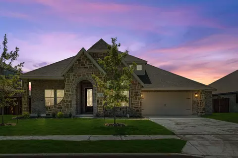 402 Laurel Ln, Glenn Heights, TX 75154
