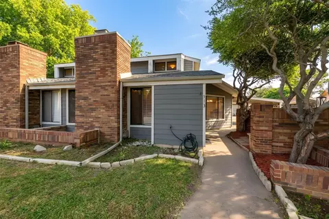 513 Hunters Glen St, Lewisville, TX 75067