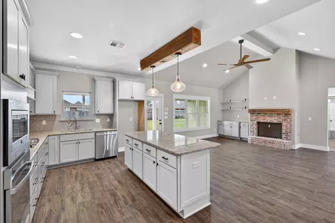 Kitchen - 125 Sitka Loop, Haughton, LA 71037 photo 3 of 3