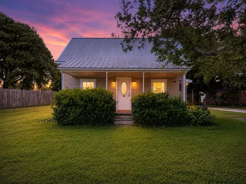 302 Tower Rd, Rio Vista, TX 76093