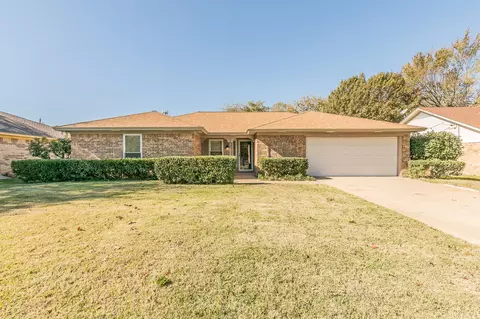7417 Timberhill Dr, North Richland Hills, TX 76182