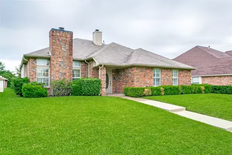 2045 Larkspur Dr, Carrollton, TX 75010