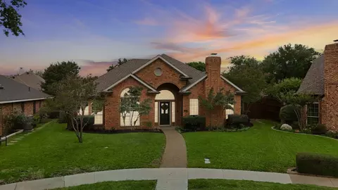 9017 Laredo Dr, Irving, TX 75063