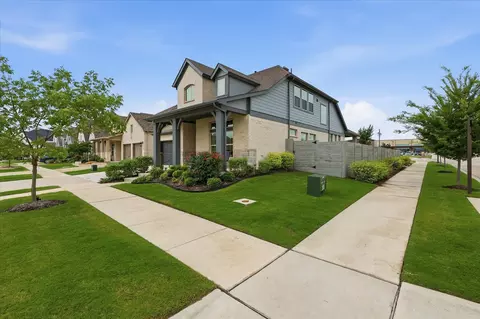 Exterior - 2017 Tremont Dr, Argyle, TX 76226 photo 2 of 5