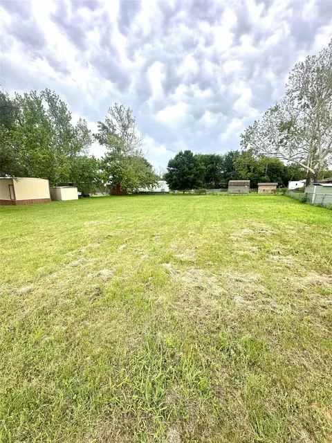 1204 E Highland Ave, Comanche, TX 76442