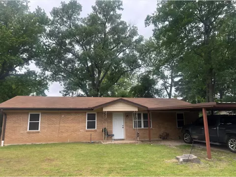 440 S Bois D Arc St, Blossom, TX 75416