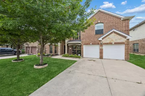 6133 Sunrise Lake Dr, Fort Worth, TX 76179
