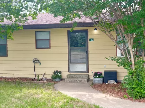 140 S Comanche Dr, De Leon, TX 76444