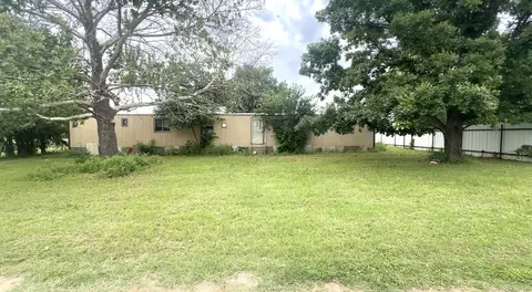104 Lockwood St, Comanche, TX 76442