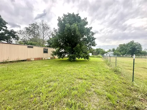 104 Lockwood St, Comanche, TX 76442 photo 3