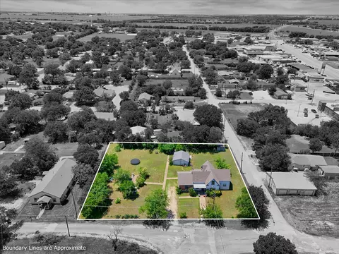 View/Area - 700 N 3rd St, Mcgregor, TX 76657 photo 1 of 3