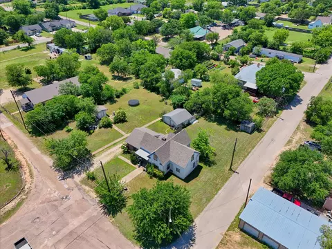 View/Area - 700 N 3rd St, Mcgregor, TX 76657 photo 2 of 3