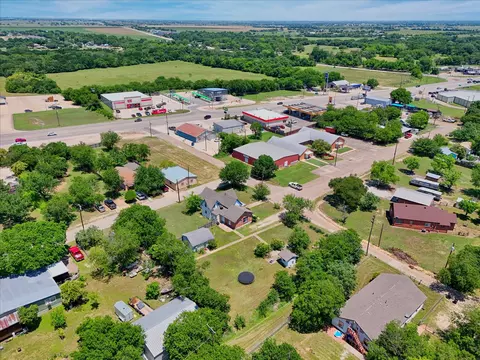 View/Area - 700 N 3rd St, Mcgregor, TX 76657 photo 3 of 3