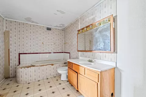 Bath - 700 N 3rd St, Mcgregor, TX 76657 photo 2 of 2