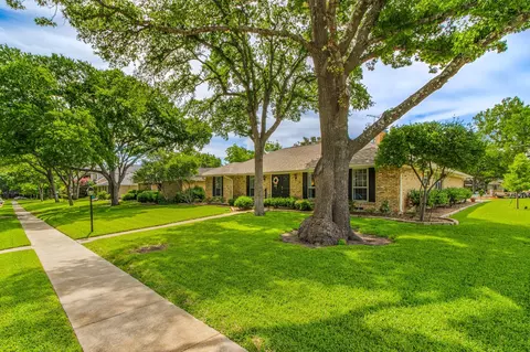 331 Robin Way, Richardson, TX 75080