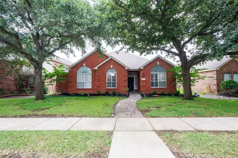 9718 Wolf Creek Dr, Irving, TX 75063