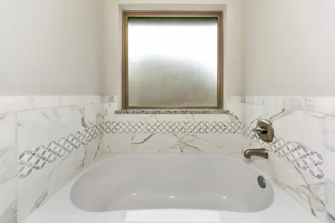 Bath - 933 E 5th St, Springtown, TX 76082 photo 2 of 4