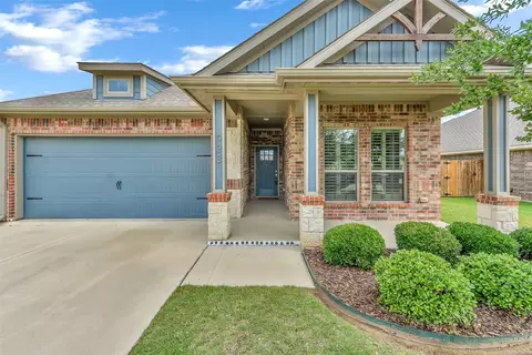 933 E 5th St, Springtown, TX 76082