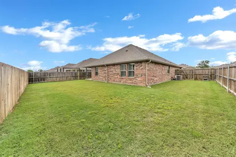 Exterior - 933 E 5th St, Springtown, TX 76082 photo 6 of 6