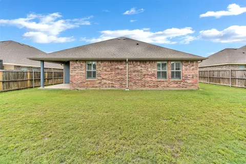 Exterior - 933 E 5th St, Springtown, TX 76082 photo 5 of 6